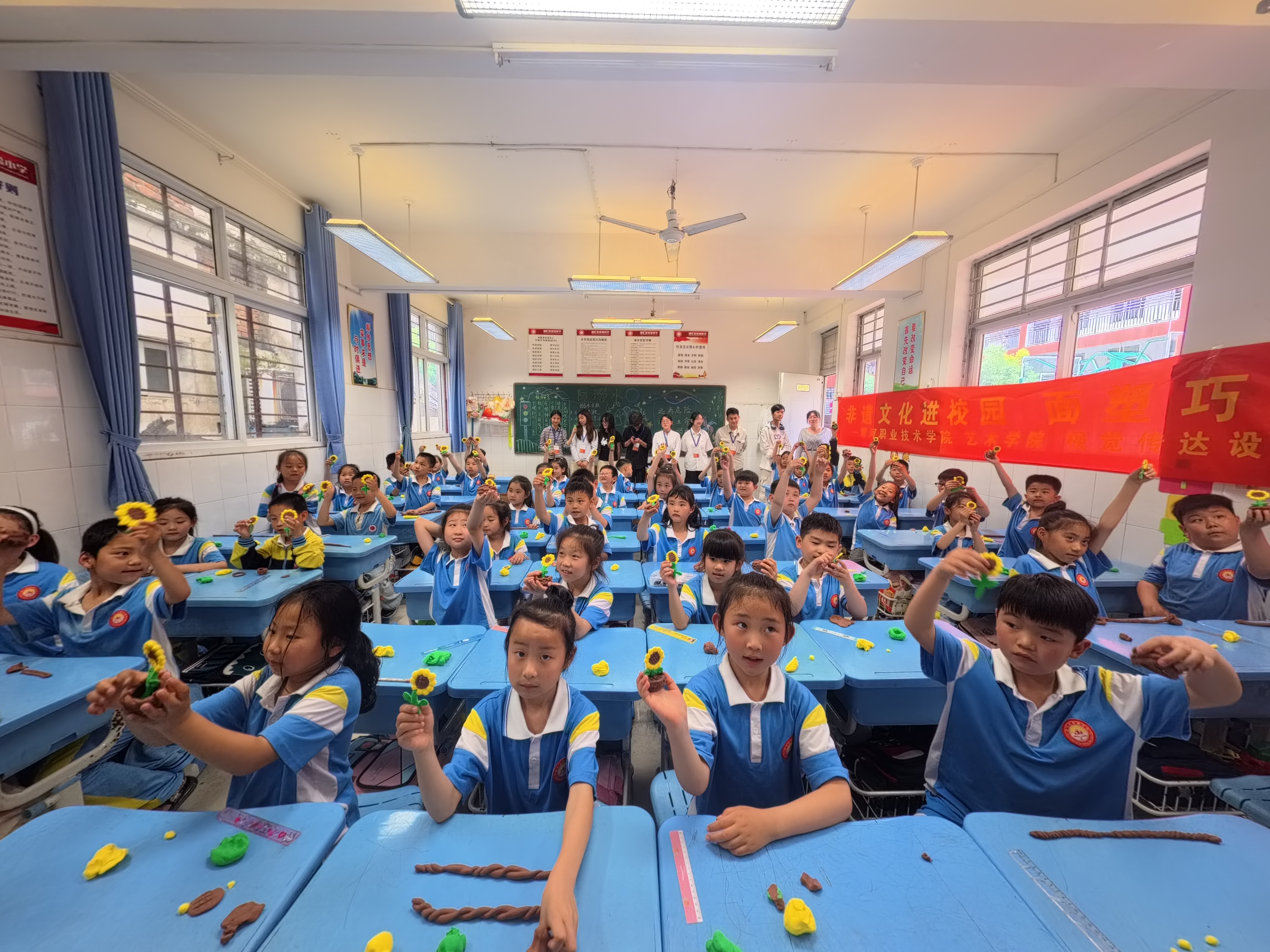 2ECE58